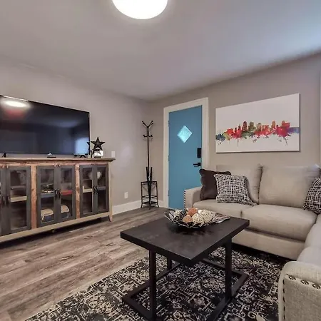 W-1E Awesome Westport Location Remodeled King Bed Villa